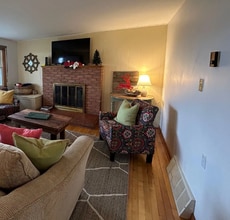 Building Photo - 11 Milton Ln