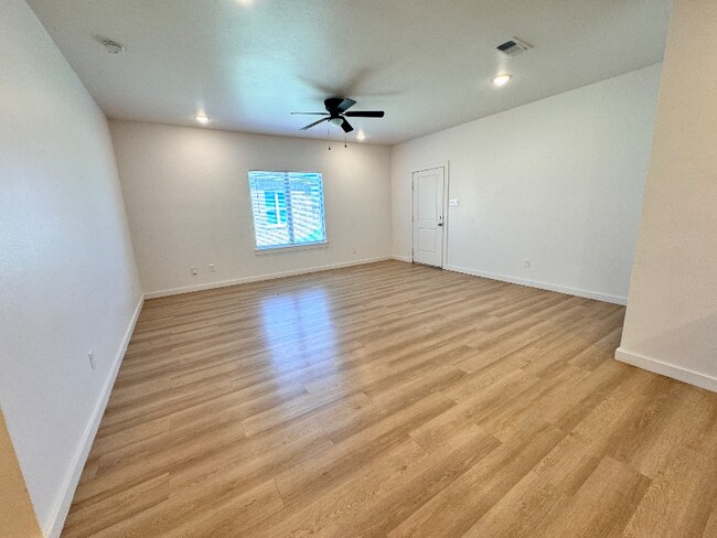 Building Photo - 5711 Kemper St