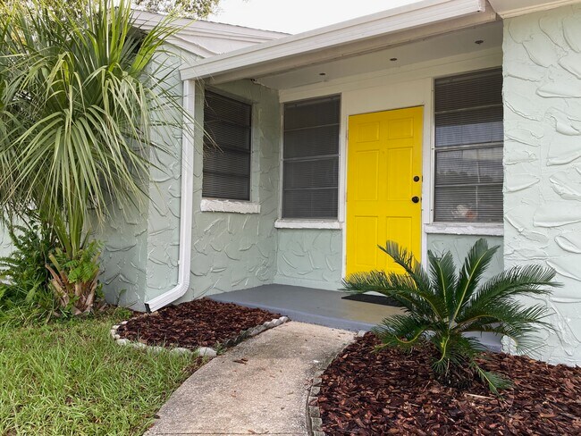 Foto del edificio - 373 Pine Rd