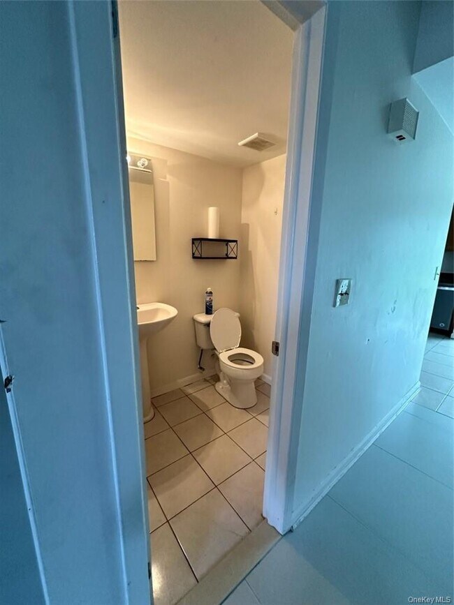 Building Photo - 26 Silo Ln