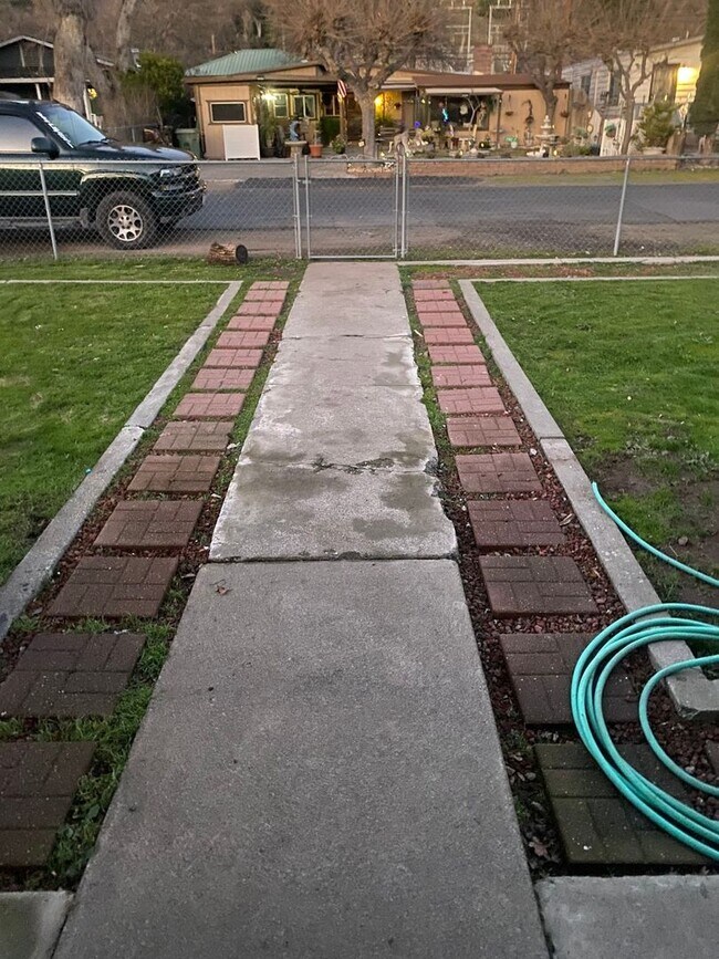 Foto del edificio - 3 Bedroom Duplex in Clearlake Oaks