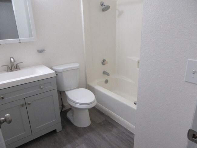 Building Photo - Beautiful 3b 2ba