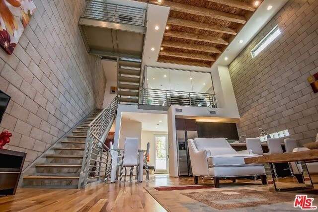 Building Photo - 3450 Cahuenga Blvd W