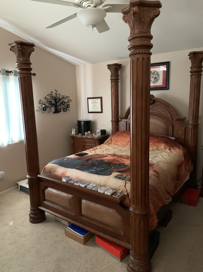 Building Photo - 688 Great Dane Ct