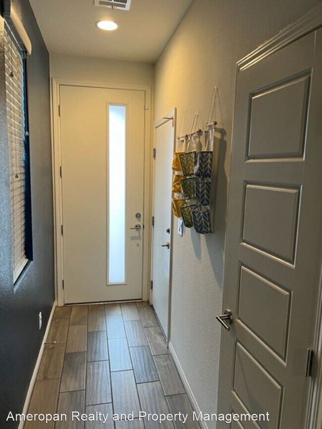 Building Photo - 3 br, 2.5 bath House - 6164 Desert Orchid Way
