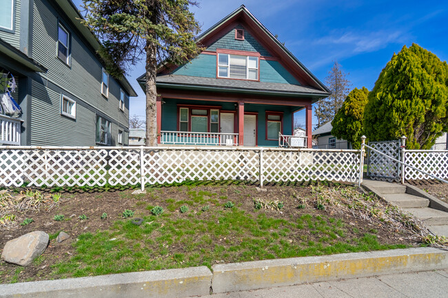 Building Photo - 1524 W Dean Ave