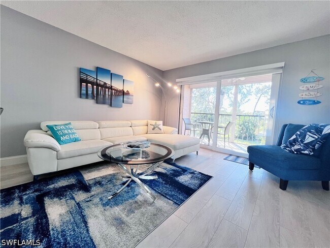 Foto del edificio - 400 Forest Lakes Blvd