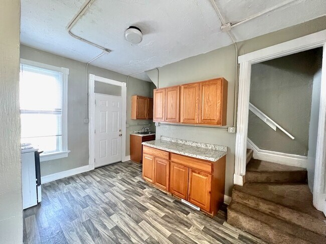 Building Photo - Nice Hamilton Rental with Yard!
