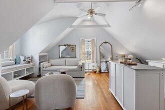 Building Photo - 3 Circle St