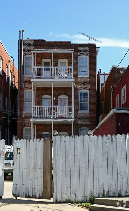 Building Photo - 419 W Grace St