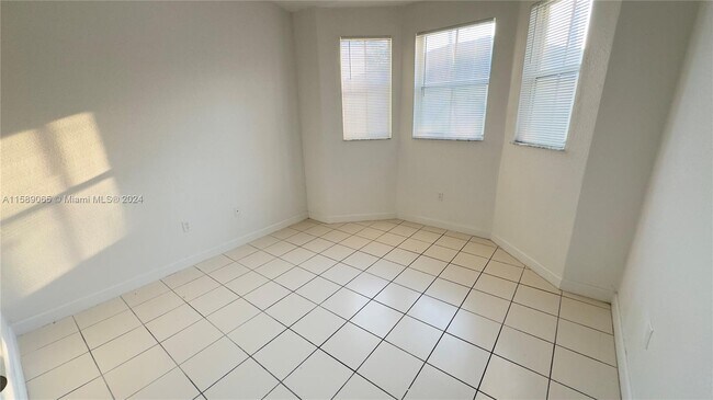 Foto del edificio - 2758 SE 17th Ave