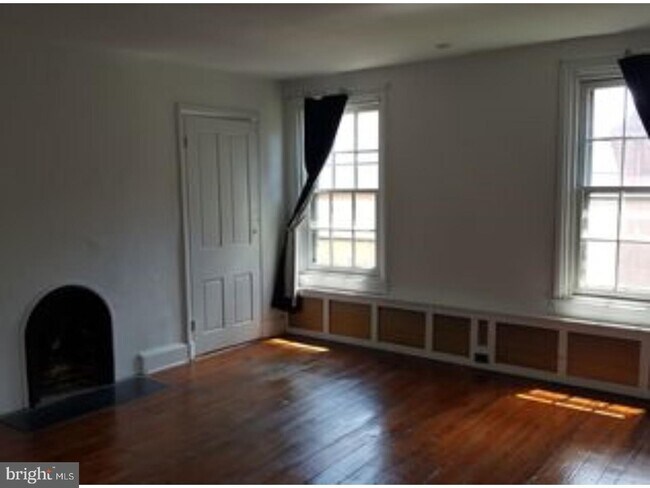Building Photo - 334 S 15th St