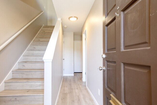 Entryway - 506 S 14th St