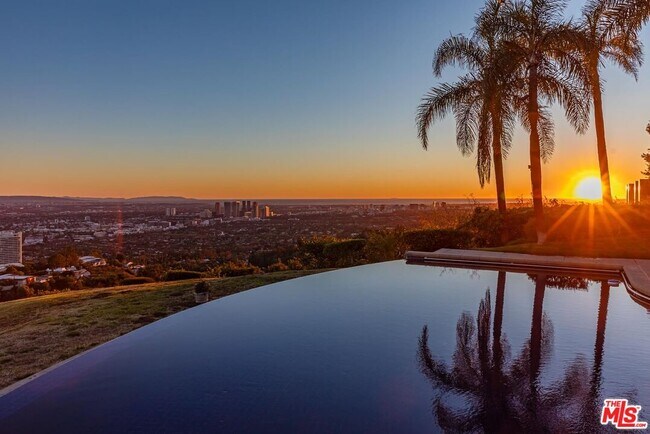 Building Photo - 400 Trousdale Pl