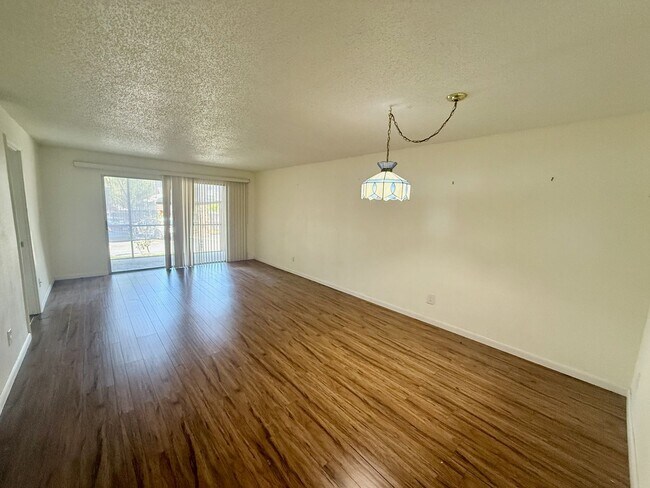 Foto del edificio - 2 bed 1 bath condo close to Siesta Key