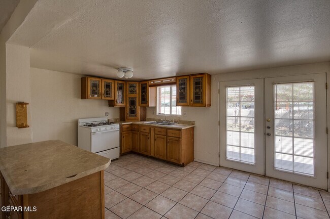 Foto del edificio - 5729 Waldorf Dr