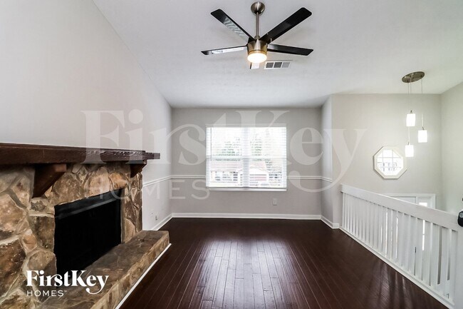Foto del edificio - 405 Sheringham Ct