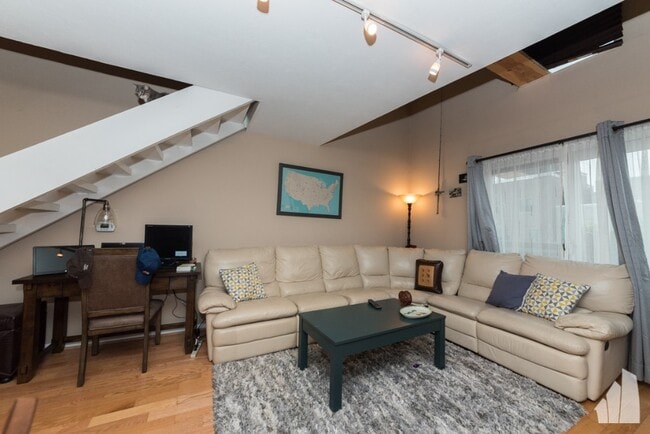 Building Photo - 2828 N Burling St