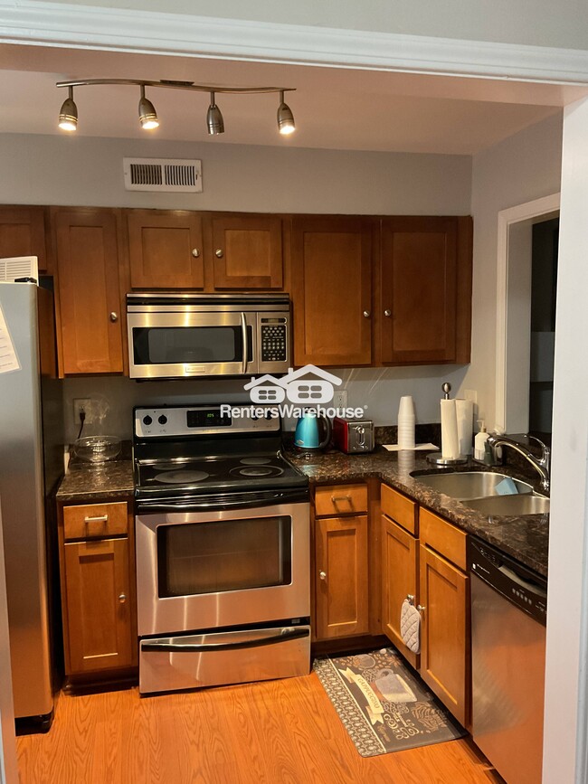 Foto del edificio - 1207 Green Oaks Ln
