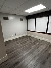 Building Photo - 313 S Hickory St