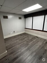 Building Photo - 313 S Hickory St