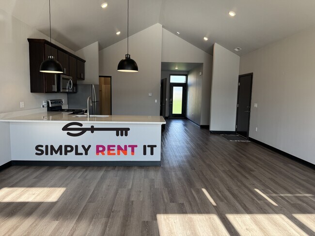Foto del edificio - New 3 Bedroom, 3 Bathroom Sublease Brick Towne Ames Townhome