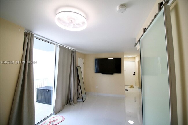 Building Photo - 1255 Collins Ave