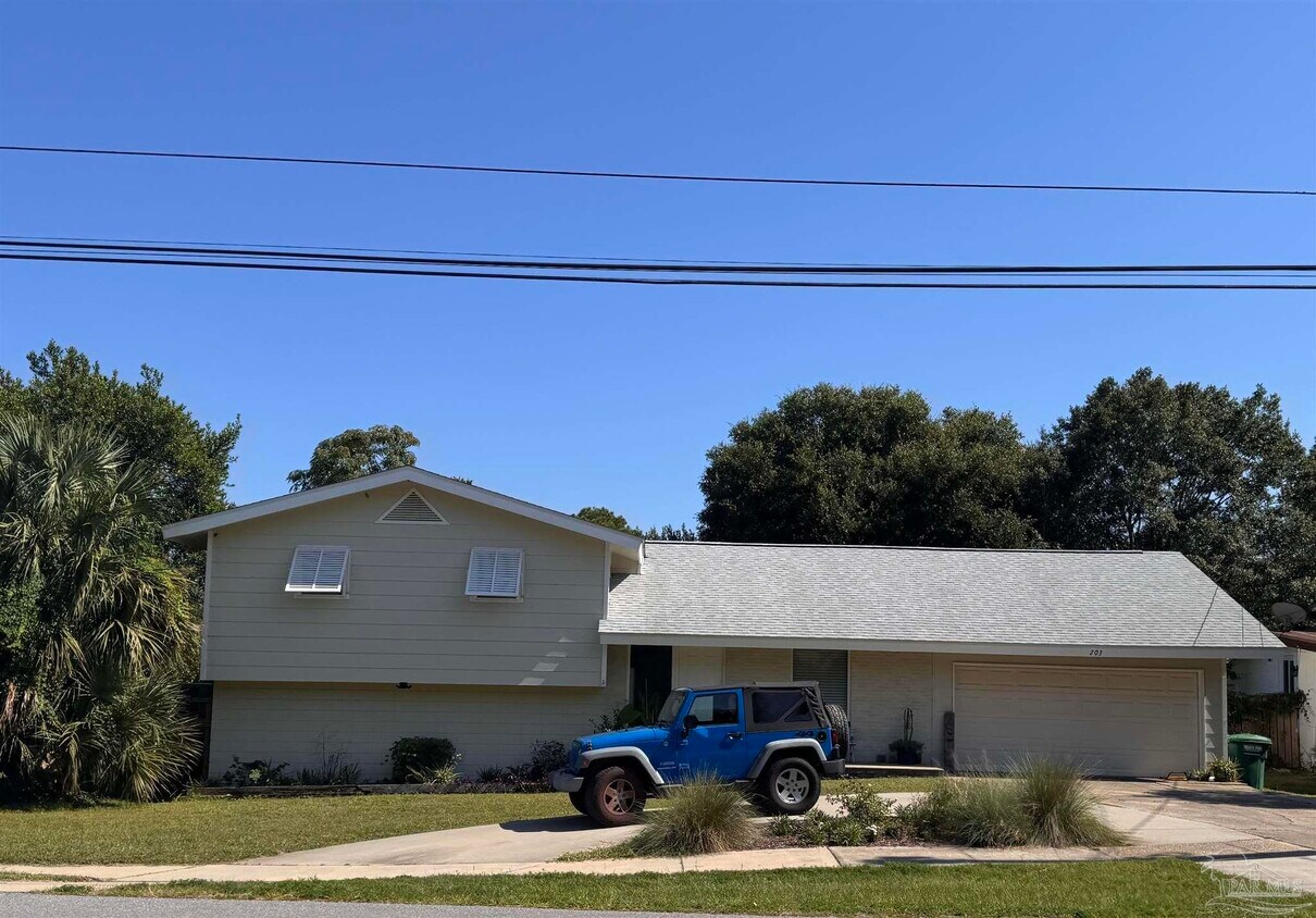 Foto principal - 203 Fairpoint Dr