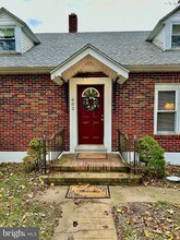 Building Photo - 602 E Maple St