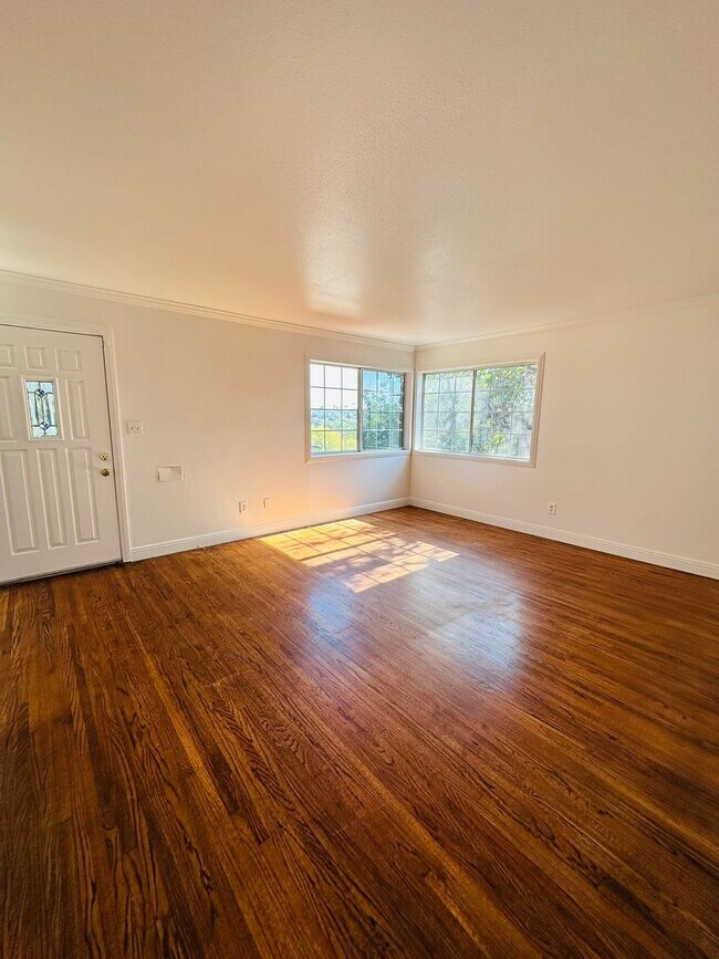 Building Photo - 7370 Minerva Dr