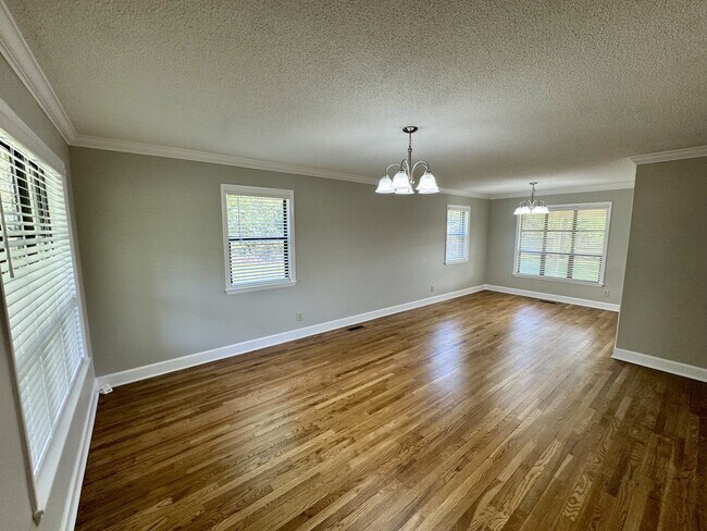 Foto del edificio - 16374 Oakdale Rd