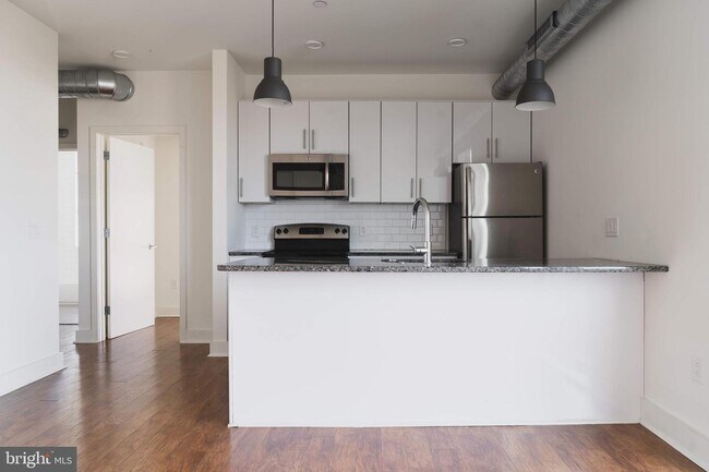 Building Photo - 2617 W Girard Ave