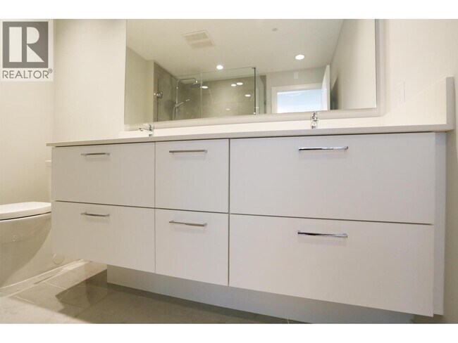 Building Photo - 615 Cottonwood Ave