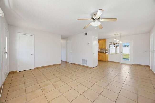 Foto del edificio - 5681 Tulip Ave