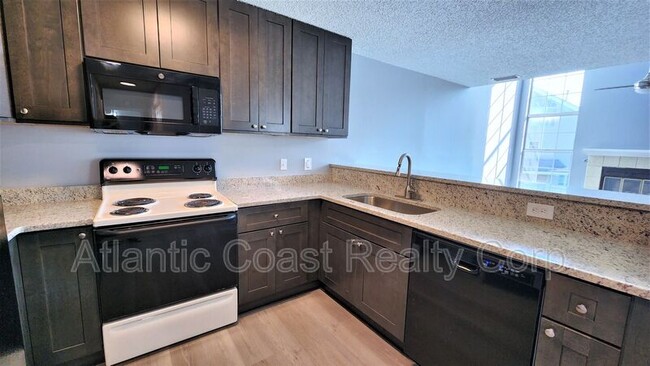 Building Photo - 4197 Laurel Green Cir