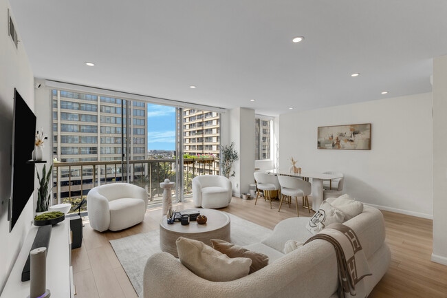 Building Photo - 10747 Wilshire Blvd