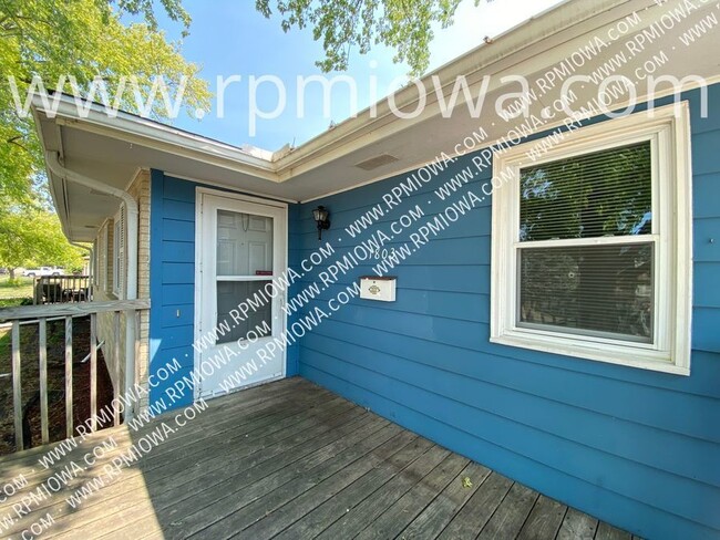 Building Photo - AFFORDABLE DUPLEX!! 2 Bedroom Duplex in An...