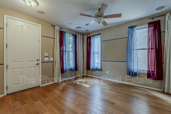 Building Photo - 885 S Osborn Ln