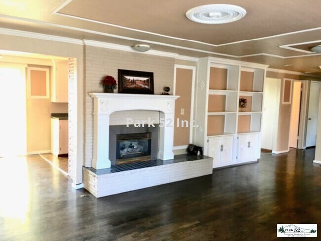 Building Photo - 1122 Lenore Dr