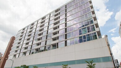 Building Photo - 630 N Franklin St