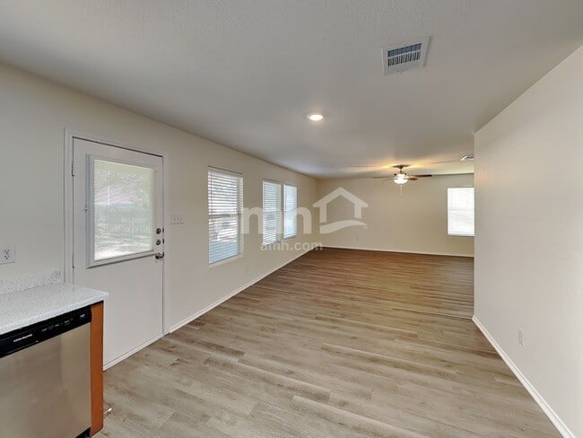 Foto del edificio - 7607 Presidio Creek