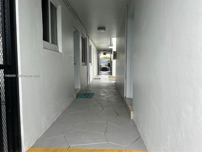 Foto del edificio - 35 SW 21st Ave