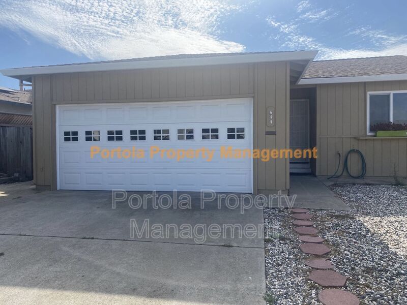 Primary Photo - 644 Almond Dr