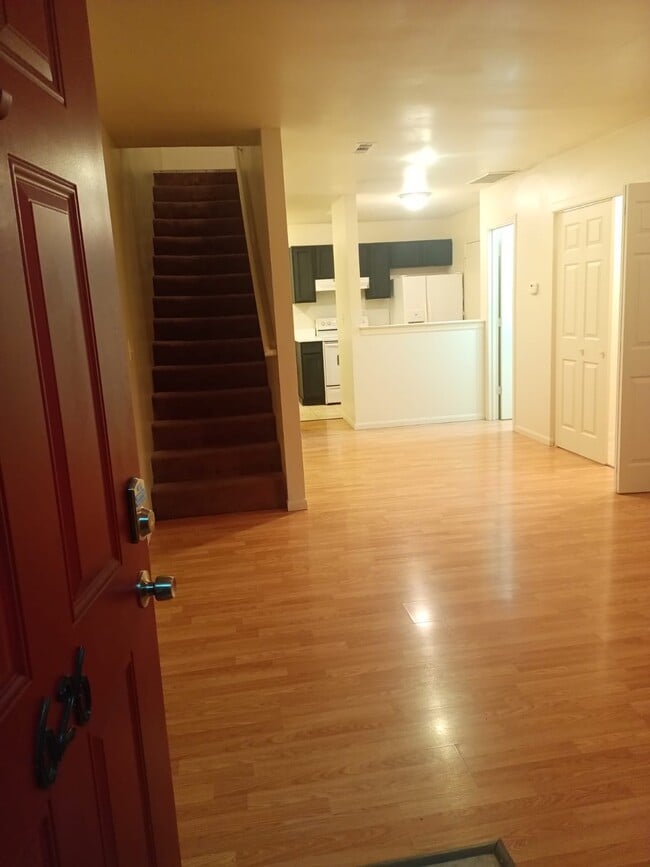 Building Photo - 628 Palisades Dr