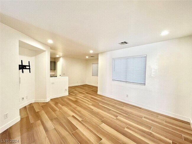 Foto del edificio - 9291 Hollander Ave