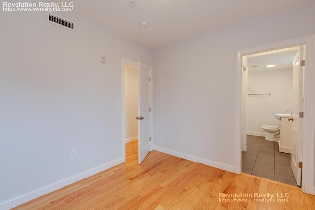 Building Photo - 15 Kenilworth St