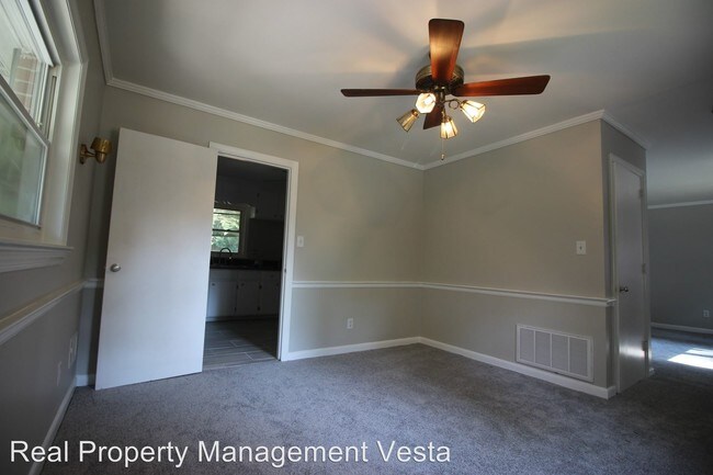 Building Photo - 4 br, 2 bath House - 2961 Crestline Drive