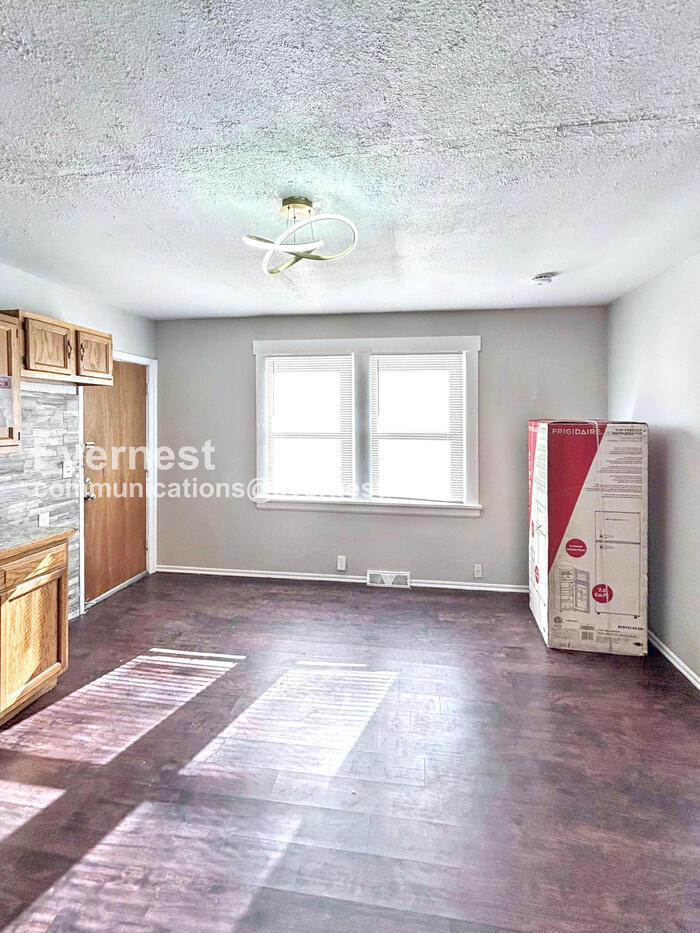 3295 W 46th St Cleveland, OH 44102 – photo 5