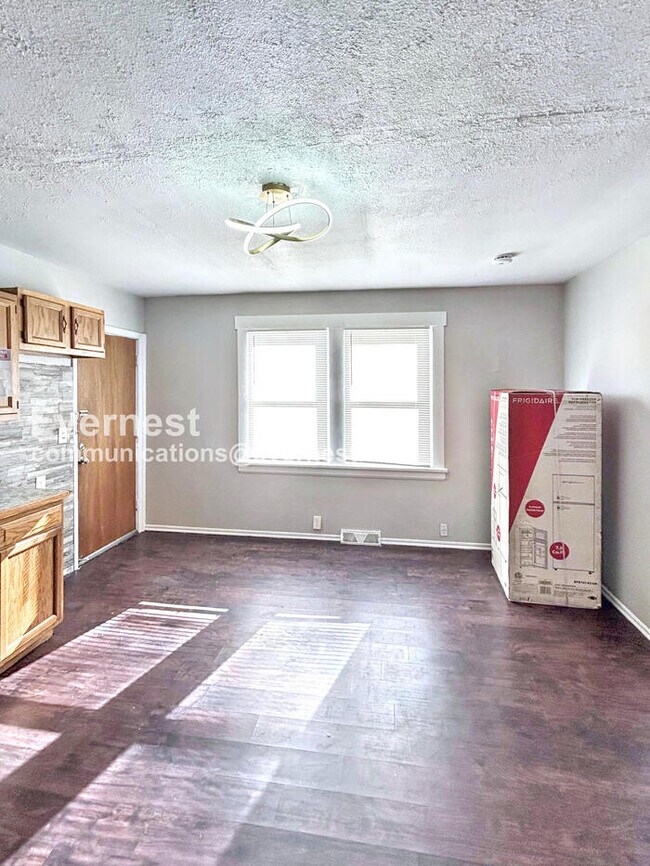 Building Photo - 3295 W 46th St