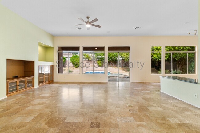 Building Photo - 7524 E Rose Garden Ln